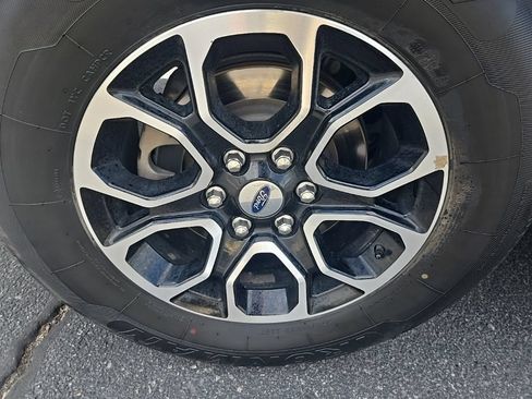 Used 2024 Ford Expedition XLT AWD/4WD image 38