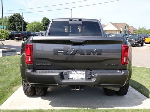 Used 2025 RAM 3500 Laramie AWD/4WD image 42