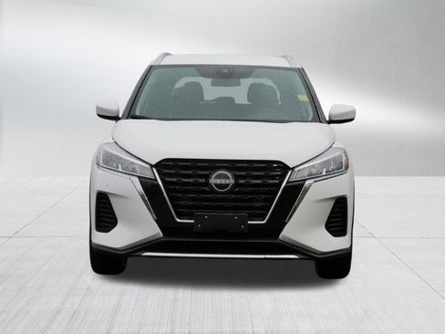 Certified 2024 Nissan Kicks SV image 2