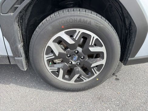 Used 2025 Subaru Forester Premium w/ Convenience Package #2 image 10