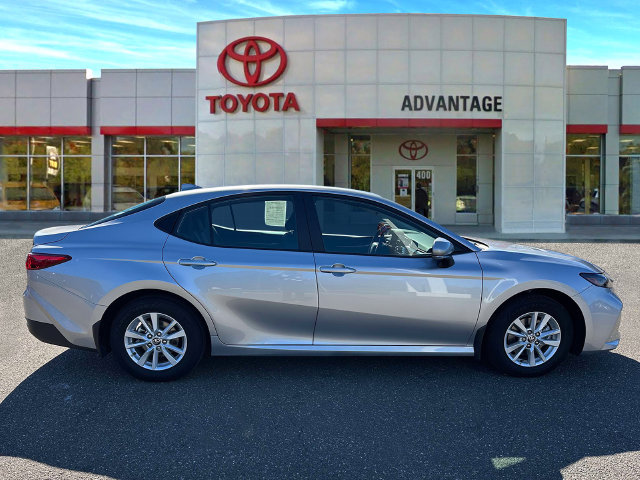 Used 2026 Toyota Camry LE AWD/4WD image 5