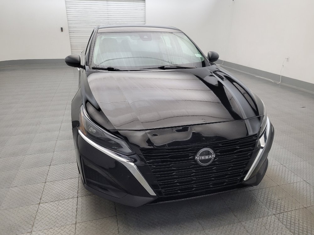 Used 2025 Nissan Altima 2.5 SV FWD image 14