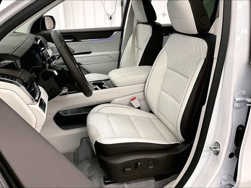 Used 2025 GMC Acadia Denali w/ Super Cruise Package image 22