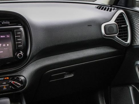 Used 2023 Kia Soul LX w/ LX Technology Package image 17