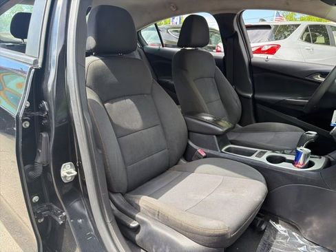Used 2017 Chevrolet Cruze LS FWD image 9