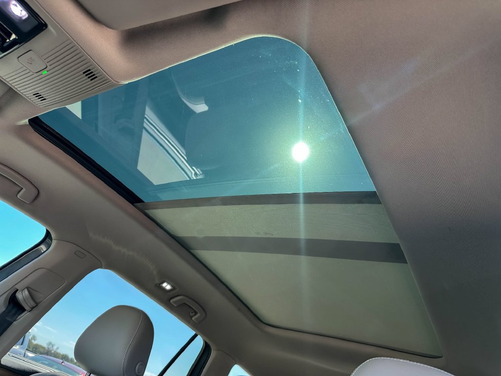 Used 2024 Volkswagen Atlas SE w/ Panoramic Sunroof Package FWD image 16