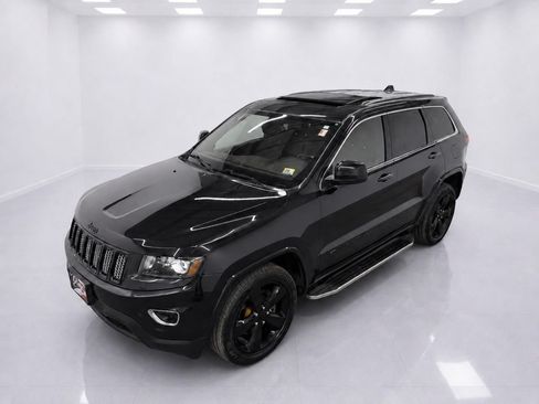 Used 2018 Jeep Grand Cherokee Altitude AWD/4WD image 4
