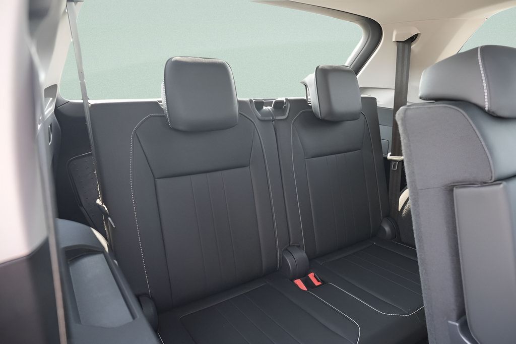 Used 2023 Volkswagen Tiguan SE w/ Panoramic Sunroof Package FWD image 15