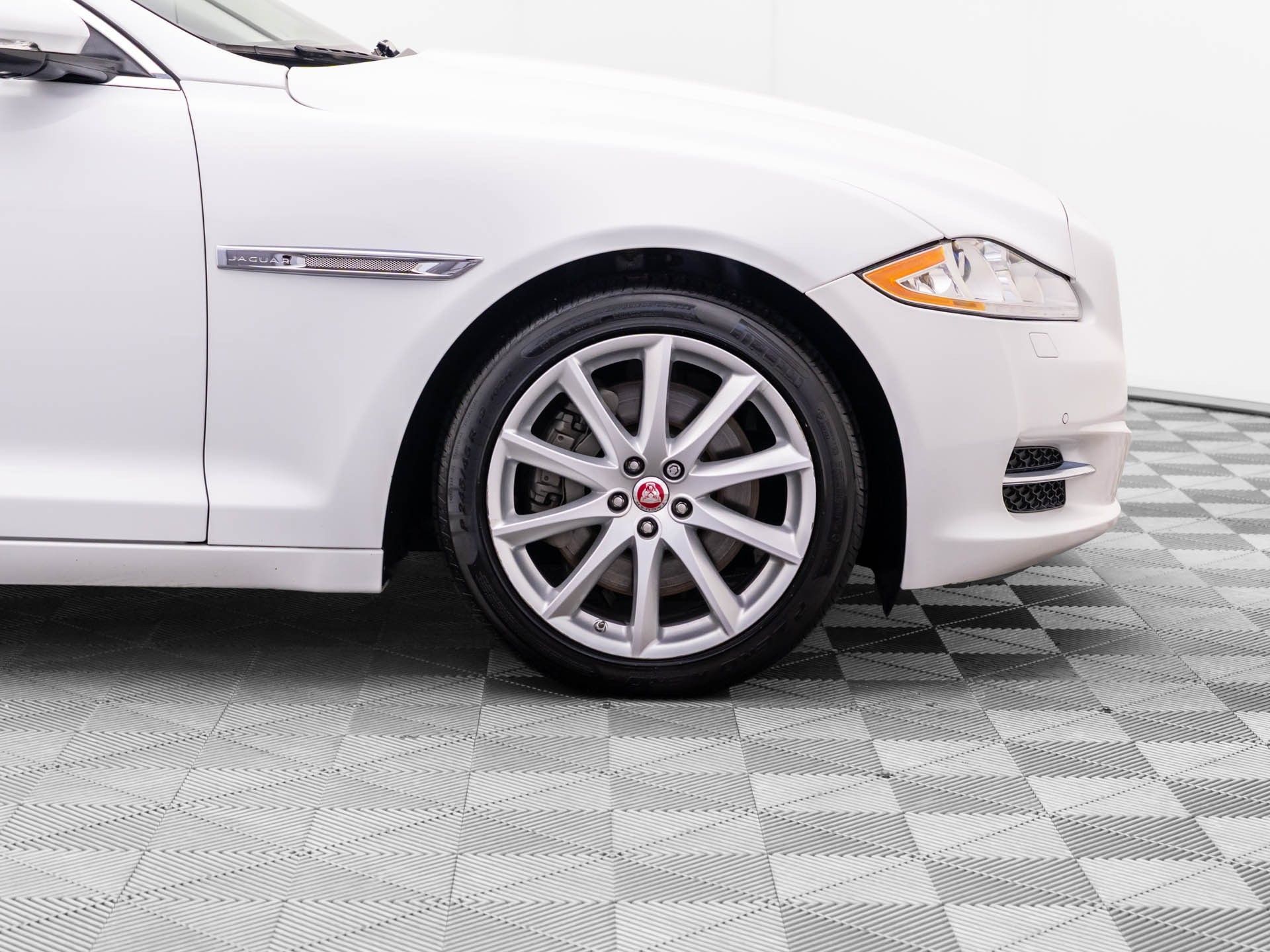 Used 2015 Jaguar XJ AWD image 40