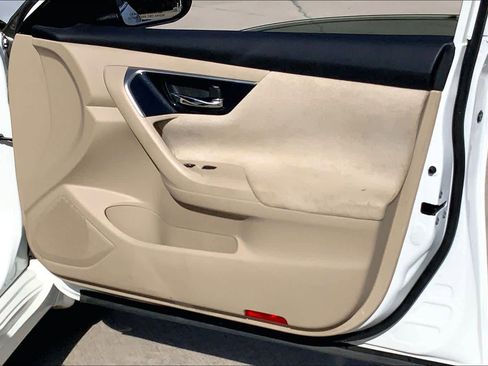 Used 2013 Nissan Altima 2.5 SV image 23