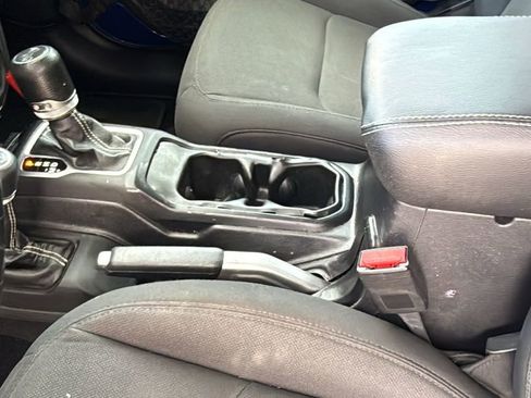 Used 2018 Jeep Wrangler Unlimited Sahara AWD/4WD image 39