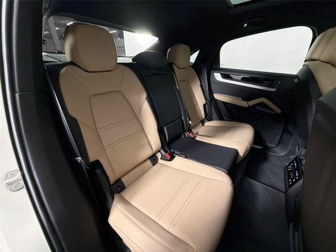 Certified 2026 Porsche Cayenne Coupe AWD/4WD image 27