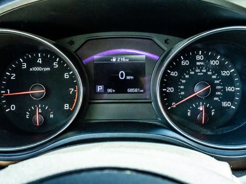 Used 2020 Kia Sedona LX FWD image 19