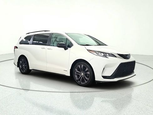 Used 2021 Toyota Sienna XSE FWD image 9