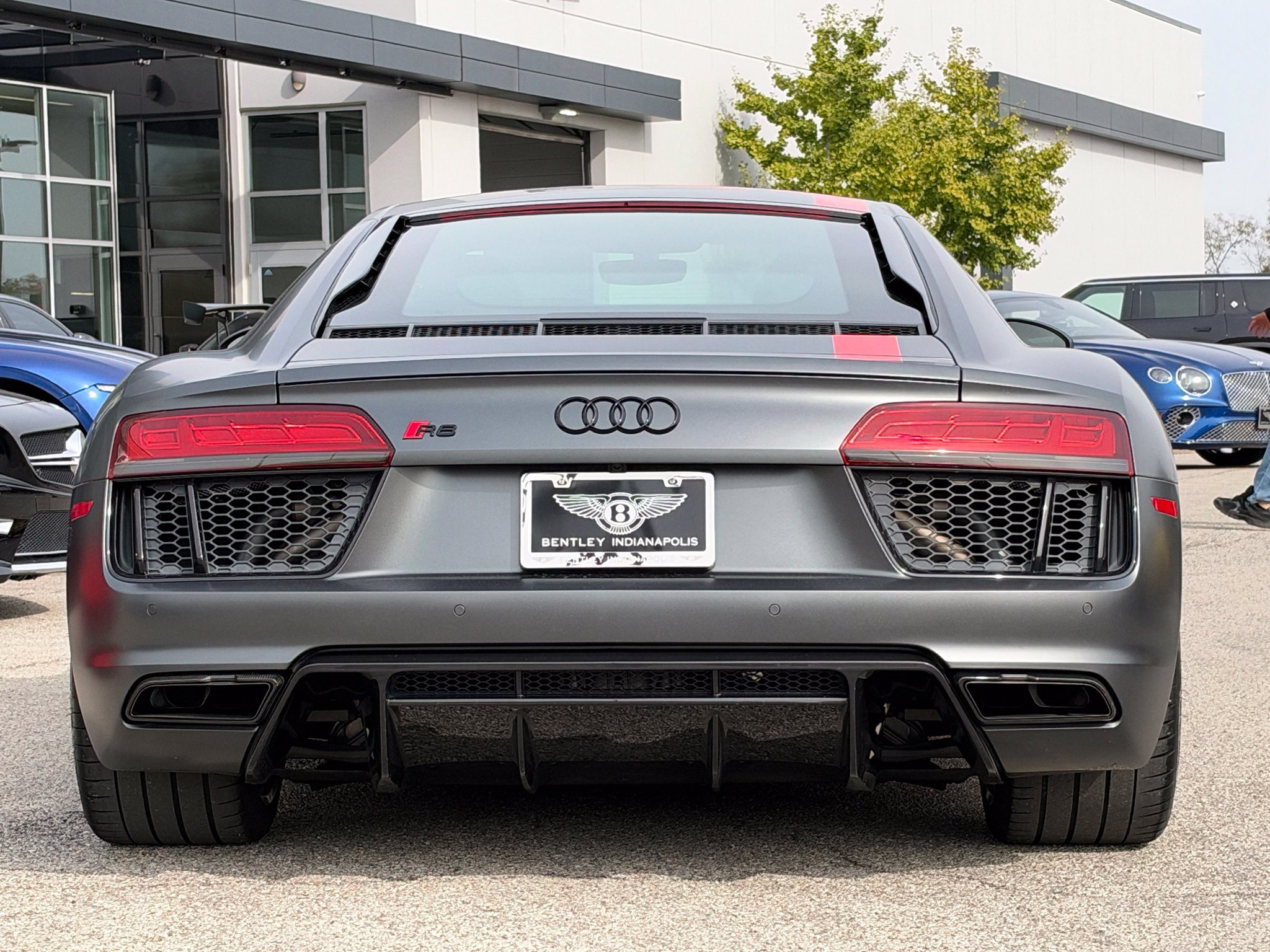 Used 2018 Audi R8 V10 w/ Premium Package RWD image 8