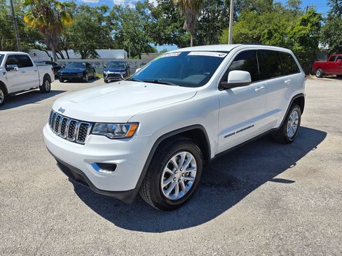 Used 2022 Jeep Grand Cherokee Laredo E RWD image 2