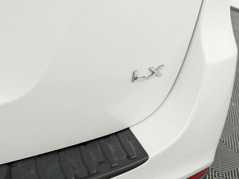 Used 2021 Kia Sedona LX image 13