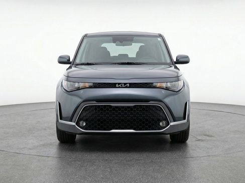 Used 2025 Kia Soul LX w/ LX Technology Package FWD image 2
