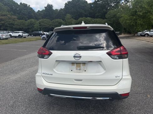 Used 2019 Nissan Rogue SV w/ Premium Package FWD image 18