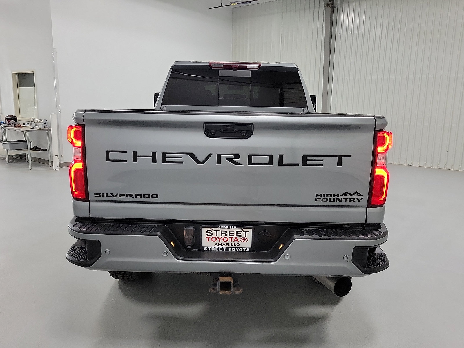 Used 2024 Chevrolet Silverado 2500 High Country w/ LPO, Dark Essentials Package AWD/4WD image 5