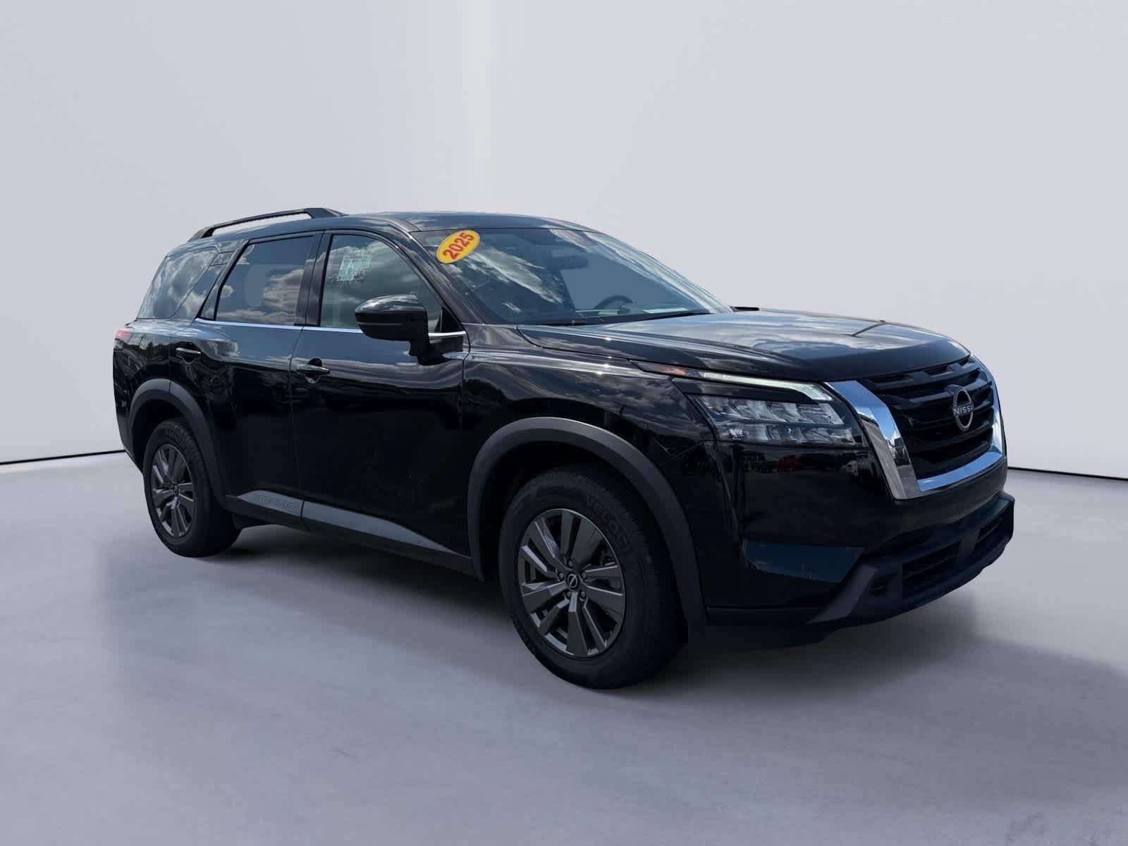 Used 2025 Nissan Pathfinder SV AWD/4WD image 7