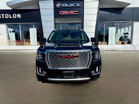 Used 2022 GMC Yukon Denali w/ Denali Premium Package image 3