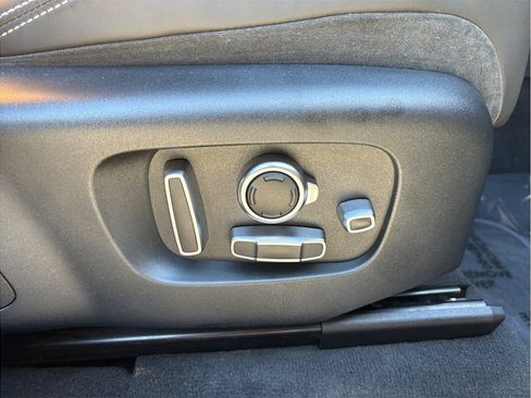 Used 2019 Land Rover Range Rover Velar R-Dynamic SE image 46