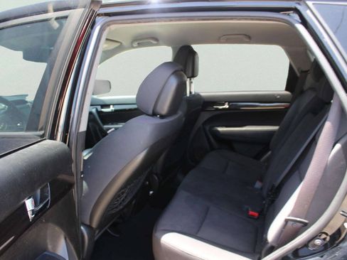 Used 2011 Kia Sorento LX w/ Convenience Pkg AWD/4WD image 7