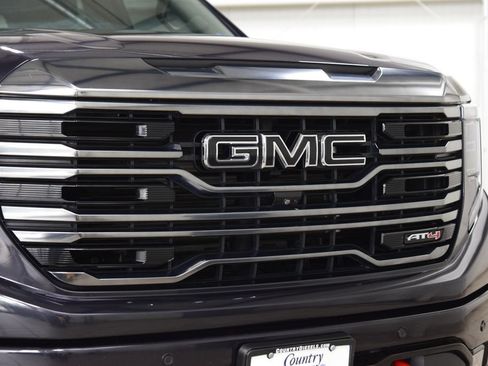 Used 2023 GMC Sierra 1500 AT4 w/ AT4 Premium Package AWD/4WD image 10