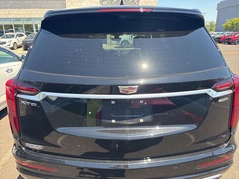 Used 2021 Cadillac XT6 Premium Luxury AWD/4WD image 4