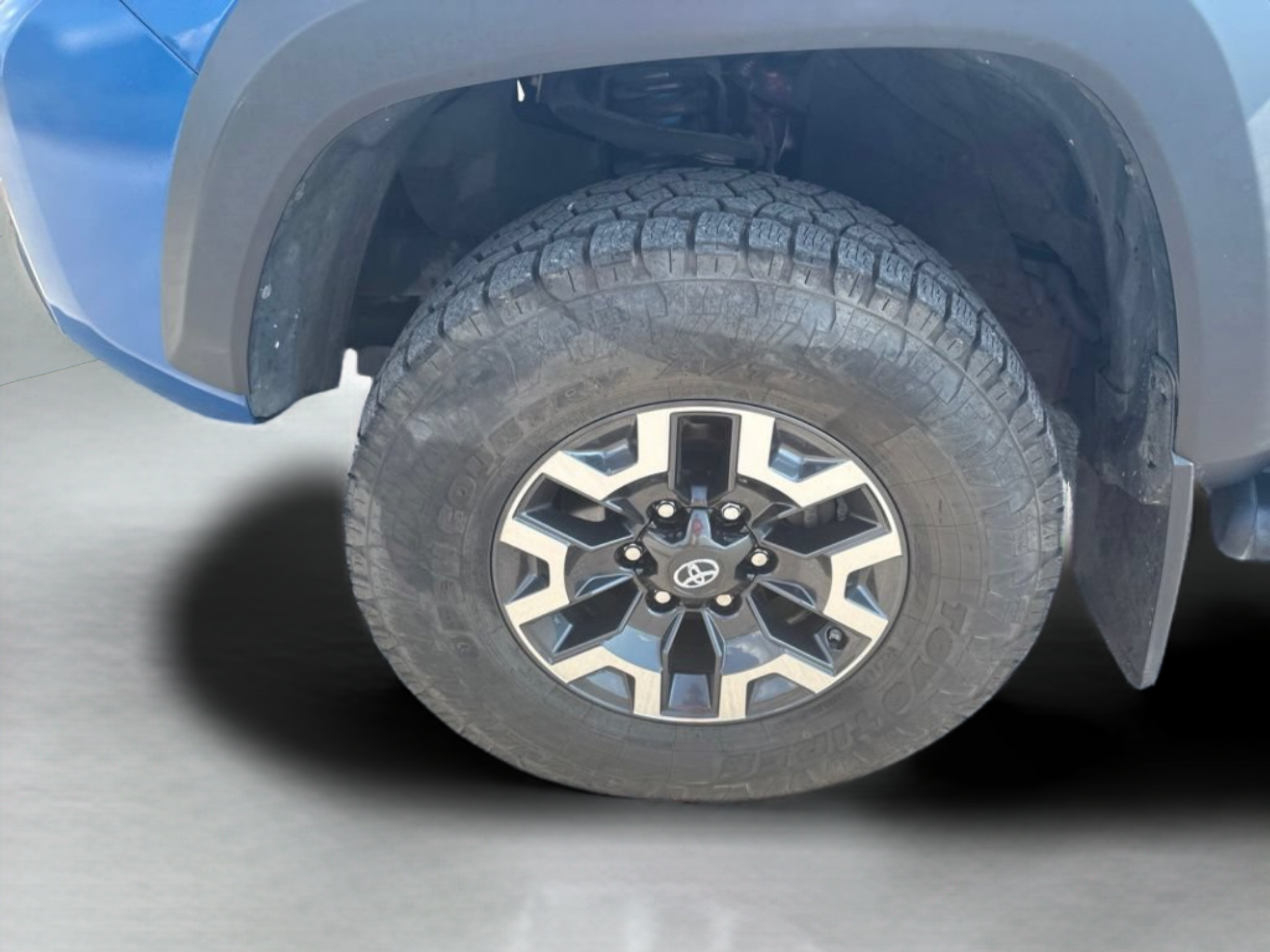 Used 2018 Toyota Tacoma TRD Off-Road AWD/4WD image 31