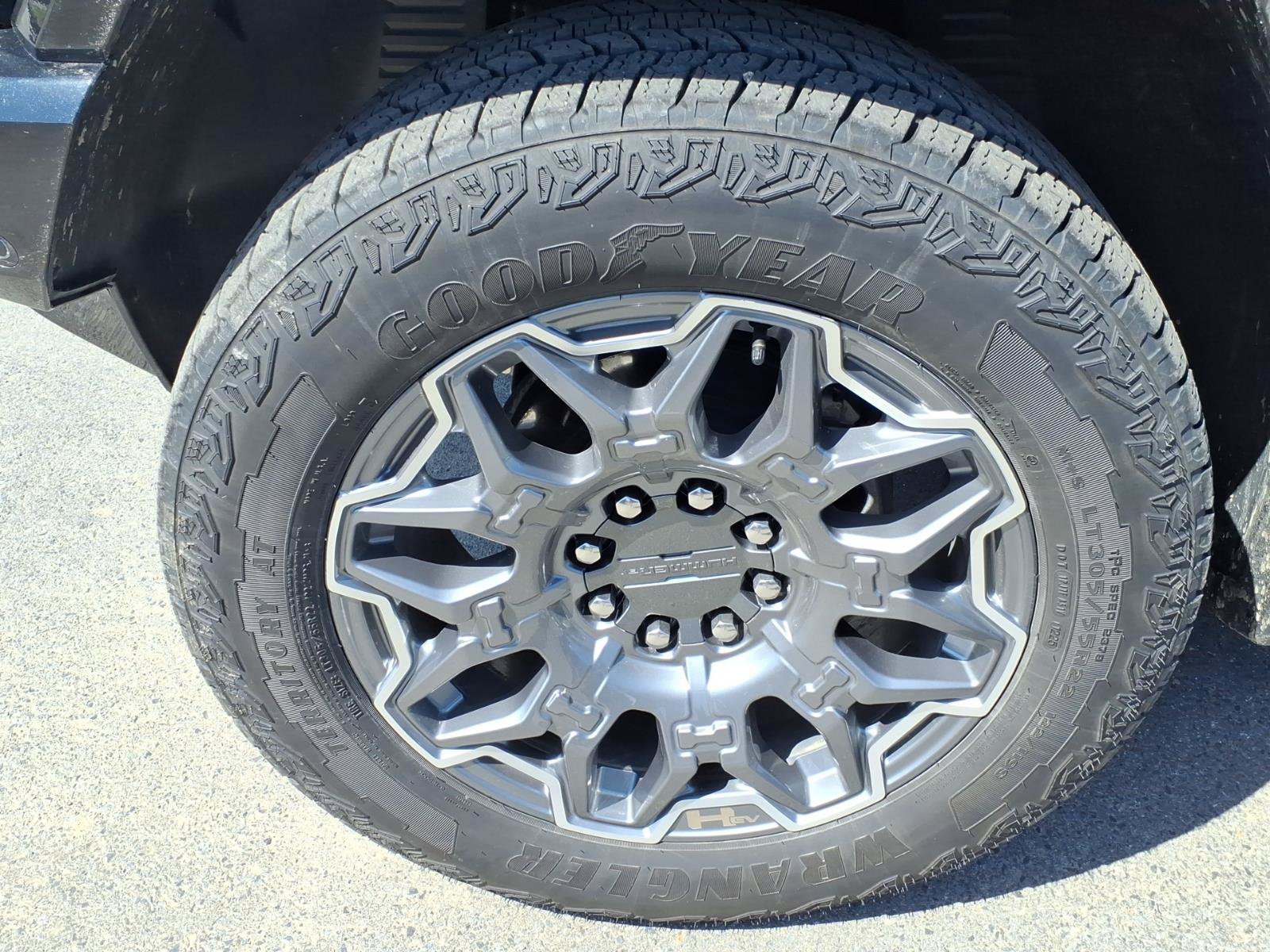 Used 2025 GMC Hummer EV 3X AWD/4WD image 9