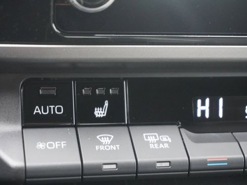 Used 2025 Toyota Camry SE image 23