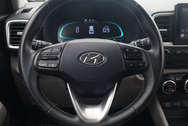 Used 2025 Hyundai Venue SEL FWD image 13