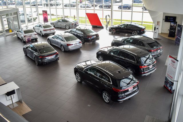 Used 2022 Porsche Panamera RWD image 8