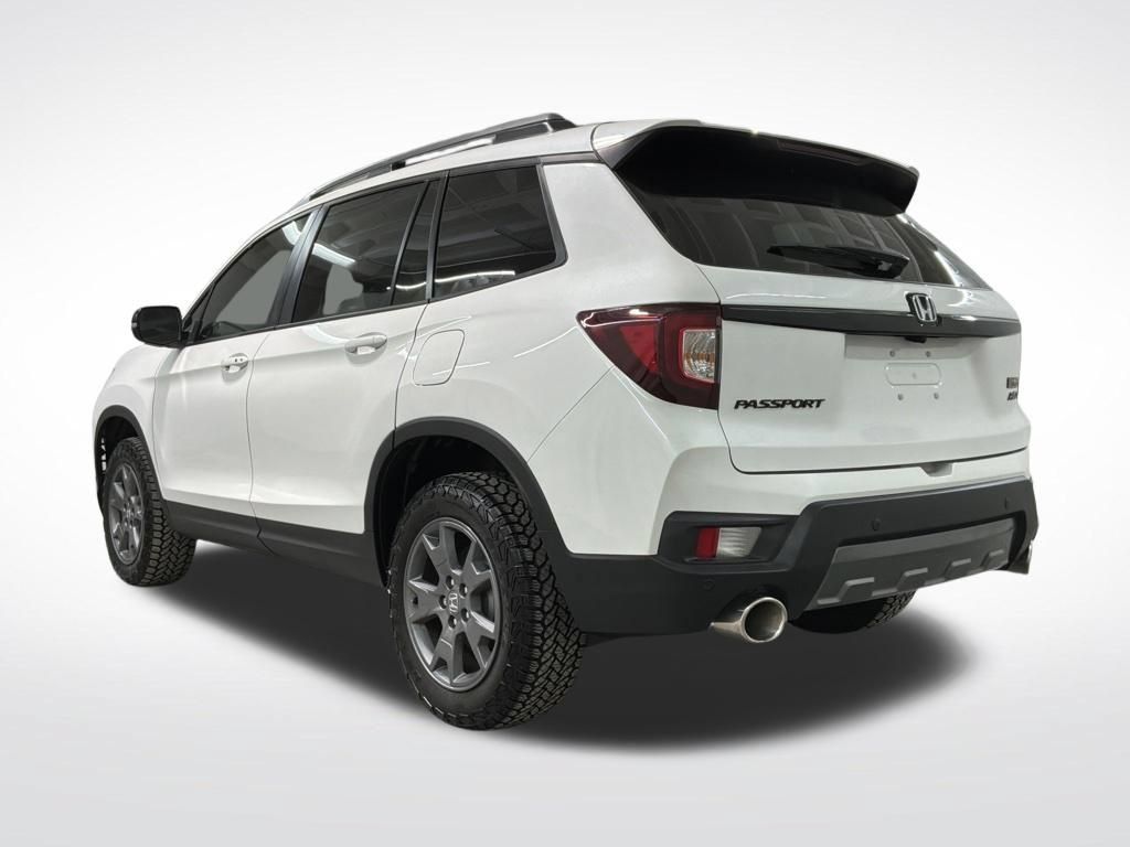 Certified 2025 Honda Passport TrailSport image 2