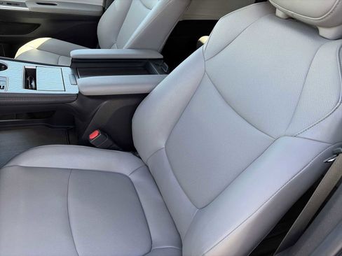 Used 2025 Toyota Sienna XLE image 13