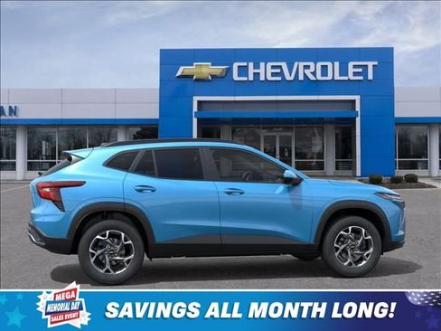 New 2026 Chevrolet Trax LT w/ Driver Confidence Package FWD image 5