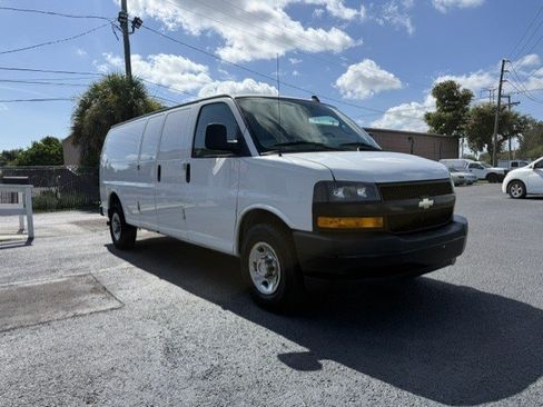 Used 2019 Chevrolet Express 2500 Extended RWD image 4