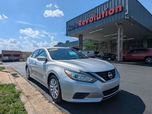Used 2017 Nissan Altima 2.5 S w/ Power Driver Seat Package FWD image 1