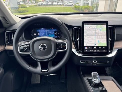 Used 2025 Volvo XC90 B6 Plus AWD/4WD image 18
