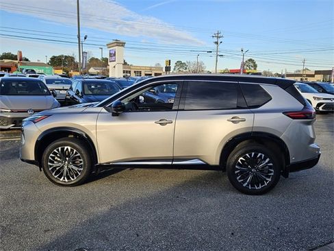 Used 2025 Nissan Rogue Platinum w/ Tech Package image 4