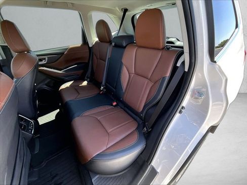 Used 2023 Subaru Forester Touring AWD/4WD image 28