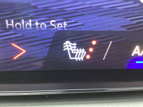 Used 2025 Chevrolet Traverse LT FWD image 27