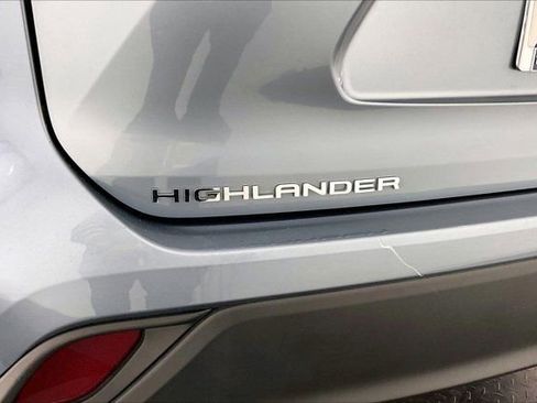 Used 2023 Toyota Highlander XLE AWD/4WD image 32