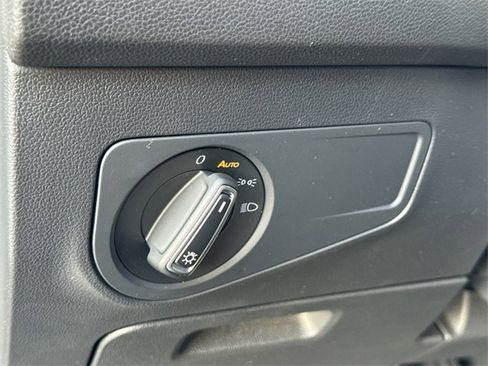 Certified 2022 Volkswagen Tiguan SE R-Line image 39