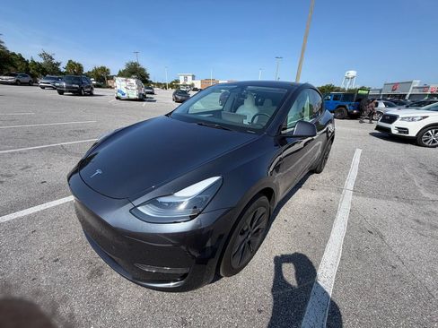 Used 2025 Tesla Model Y Long Range AWD/4WD image 1