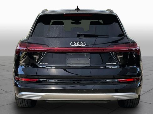 Used 2022 Audi e-tron Premium Plus w/ Premium Plus Package AWD/4WD image 4