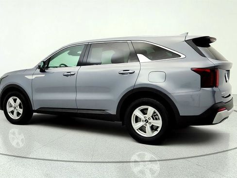 Used 2025 Kia Sorento LX FWD image 7