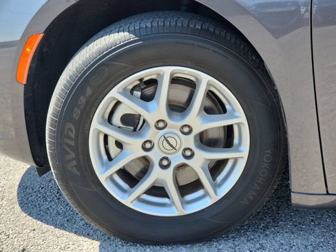 Certified 2023 Chrysler Pacifica Touring-L FWD image 10